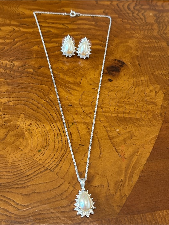 Jewelry - Silvertone Pearl Teardrop Crystal Necklace and Earrings Set - White